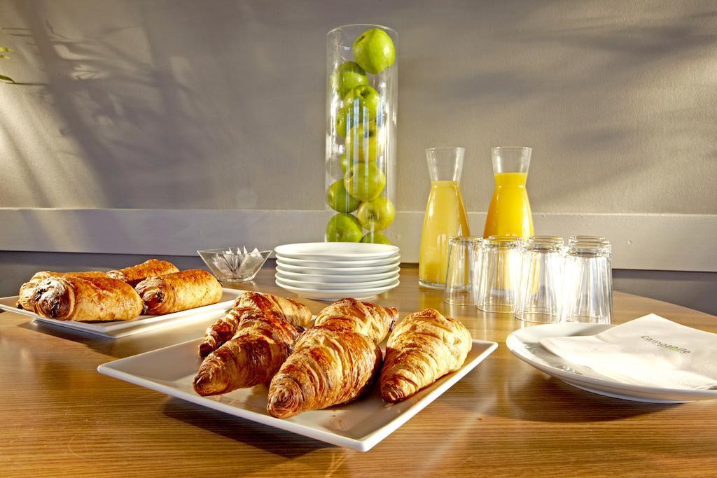 Campanile Paris Ouest - Boulogne Hotel Bagian luar foto