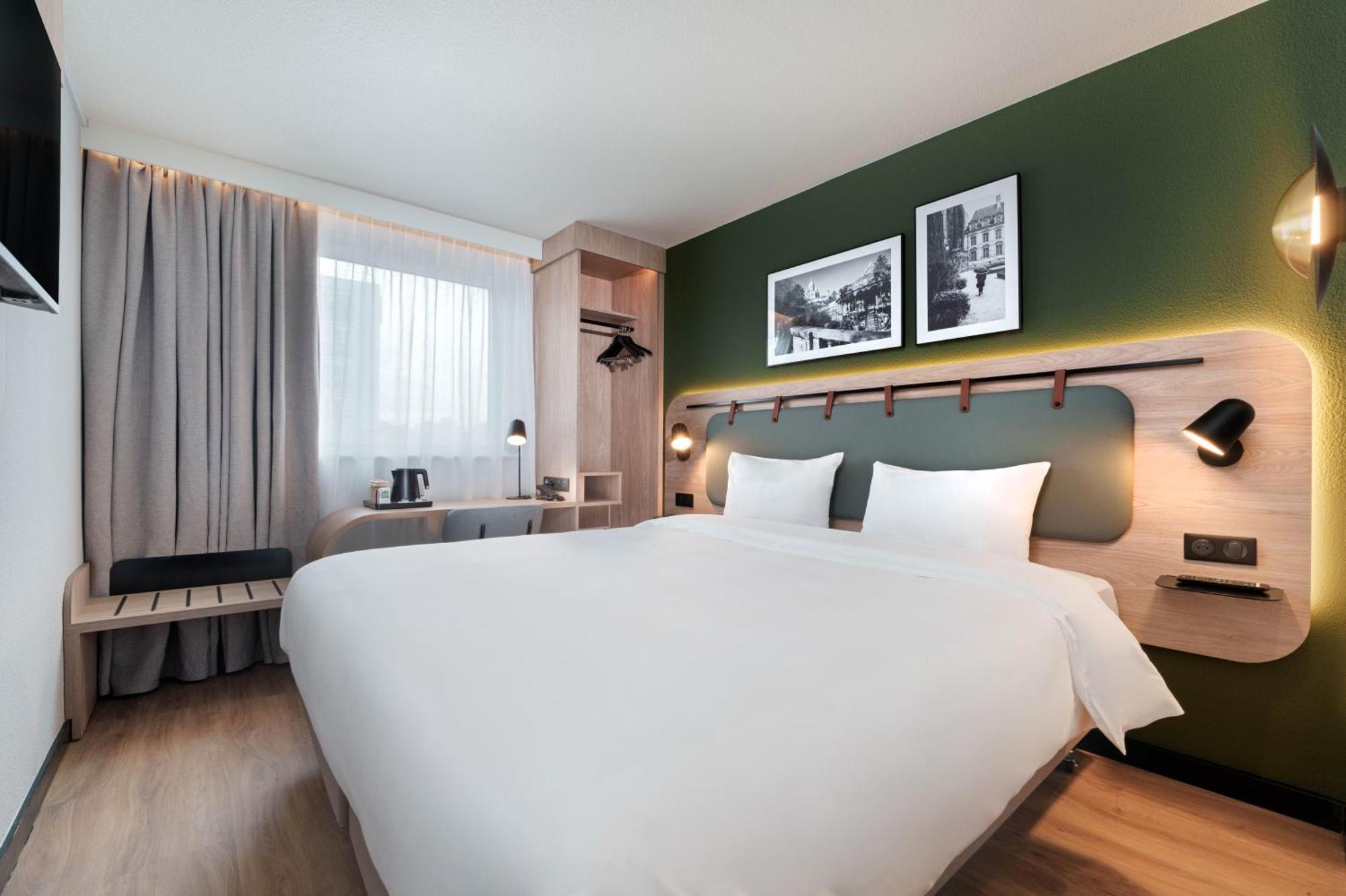 Campanile Paris Ouest - Boulogne Hotel Bagian luar foto